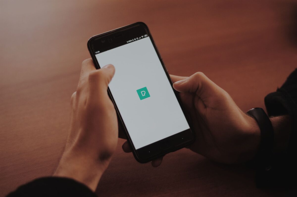 personne smartphone interface