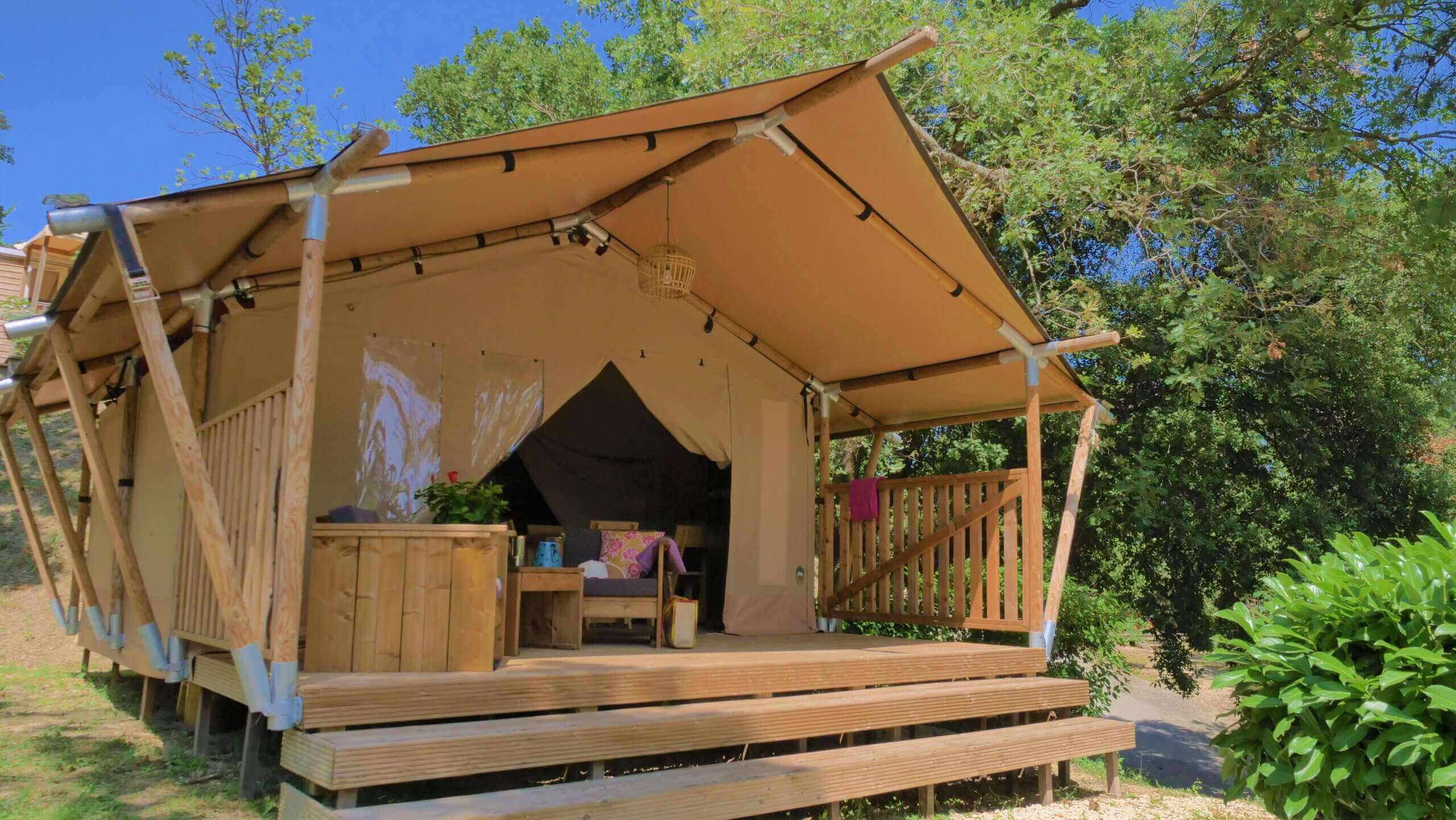 Week-end camping dans la Drôme : quoi mettre dans son vanity